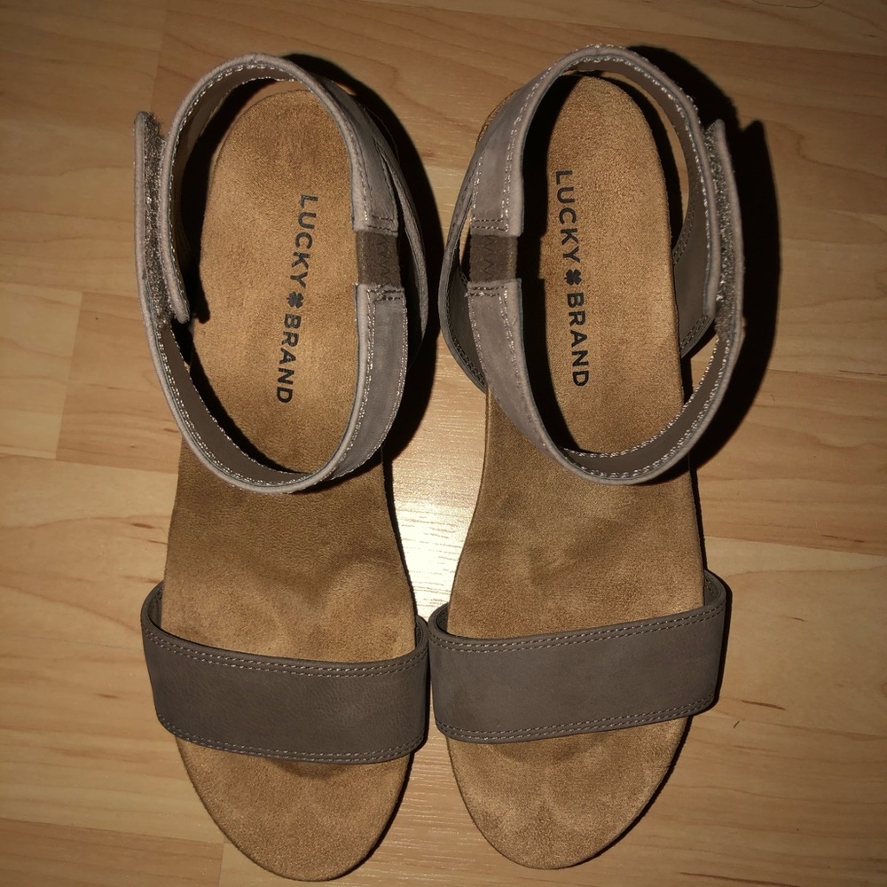 GREY WEDGES